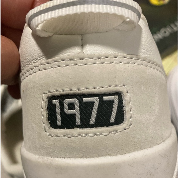 👟Le TIGRE Tompkins Sneaker - Women's Size: 9.5 Color : White - Picture 9 of 12